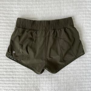 Lululemon Miles Ahead 2.5" Activewear Lined Shorts in Dark Olive Green Size 4